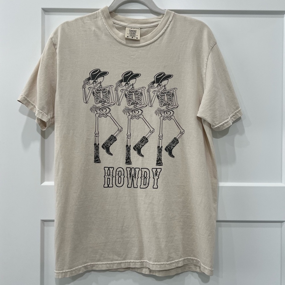 Howdy Skeleton Graphic T-Shirt